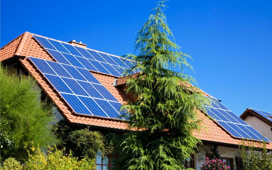 ¡Descubre los increíbles beneficios de instalar placas solares en tu vivienda!